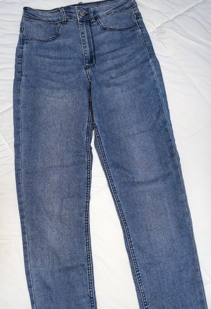 H&M Stretchable Jeans, Size 26 (Category: Jeans) located in Naga. Submitted by princessta62477 (Listing ID 1466381598, Image 2). Description: .