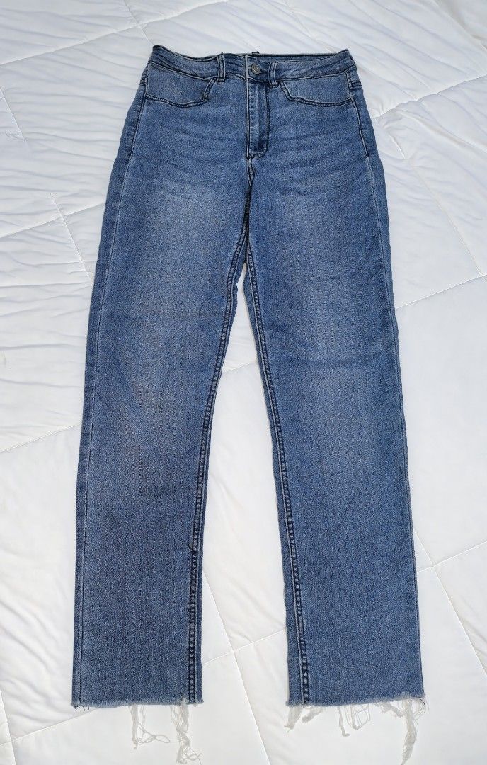 H&M Stretchable Jeans, Size 26 (Category: Jeans) located in Naga. Submitted by princessta62477 (Listing ID 1466381598, Image 1). Description: .