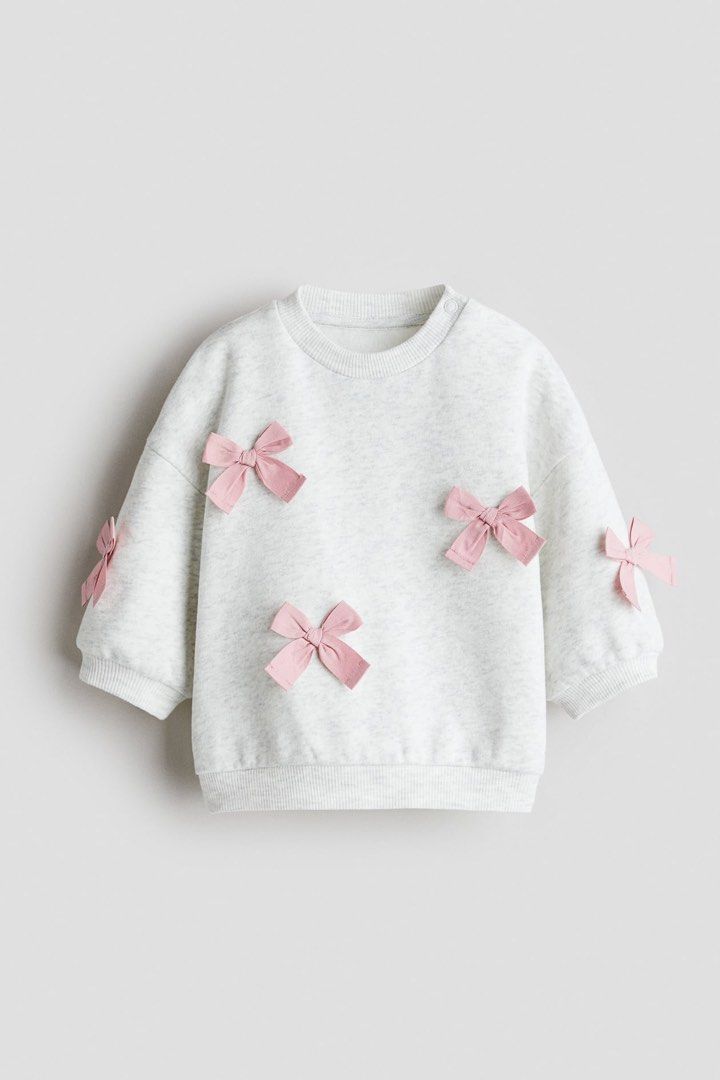 H&M Sweatshirt (12-18 months, Worth Php799) (Category: Babies & Kids Fashion) located in Manila. Submitted by beautygoddess (Listing ID 1466386891, Image 1). Description: .