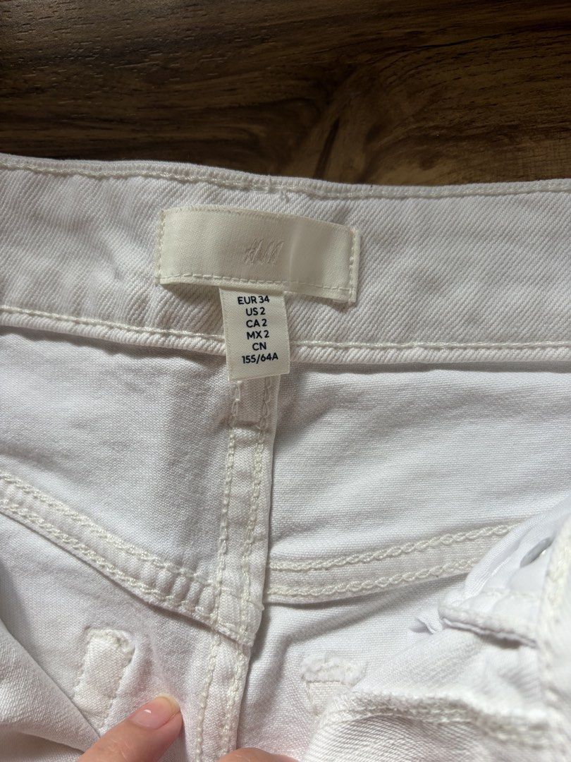 H&M White Denim Pants (Category: Jeans) located in San Pedro. Submitted by nikkiabc.777 (Listing ID 1466351070, Image 3). Description: H&M White Denim Pants Size 34; waist 25-27 Used; with flaws (please check other photos) has yellow stain and ballpen ink stain .
