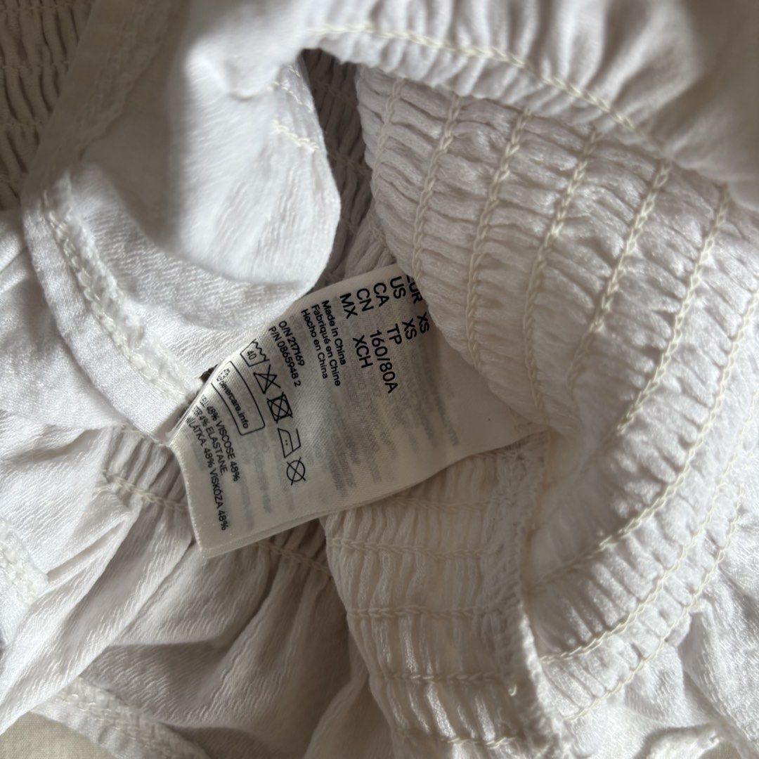 H&M White Peplum Smocked Top (Category: Sleeveless) located in Binan City. Submitted by myprelovedhaul (Listing ID 1466405827, Image 3). Description: - fits xs to small! - no when worn photos! - last price posted! - please message only if sure buyer! - limited replies only. - Available unless mark as sold. - Ship via j&t or lalamove for same day. -Mode of payment: Gcash 📍Biñan Laguna .