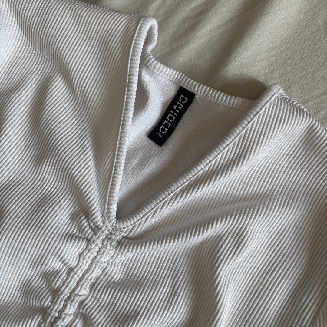 H&M White Waist Self Tie Ruched Top (Category: Others Tops) located in Binan City. Submitted by myprelovedhaul (Listing ID 1466397921, Image 2). Description: - fits xs to small! - no when worn photos! - last price posted! - please message only if sure buyer! - limited replies only. - Available unless mark as sold. - Ship via j&t or lalamove for same day. -Mode of payment: Gcash 📍Biñan Laguna .