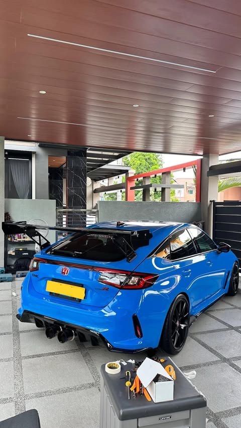 Honda Civic Type R (M) (Category: Used Cars) located in Manila. Submitted by vincentpaloma.22 (Listing ID 1466561241, Image 2). Description: 💙2025 FL5 Type R Blue 💸 5.2m NEGOTIABLE ✅Owner seller ✅2k odo 🛠️1.2m upgrades -STEK PPF (top of the line) -KOOL CLEAR TINT VK SERIES • PERSONALIZED PLATE -RSE FULL EXHAUST DUAL -PRL FRONT PIPE -PRL ENGINE MOUNT REAR -APR CARBON WING GT250 -APR CARBON ENGINE COVER -CARBON FIBER REAR SKIRT • COOLING PLATES 