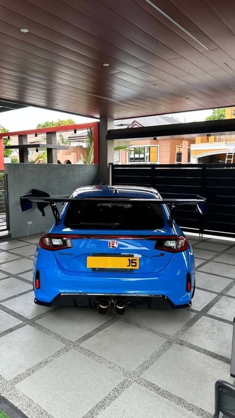 Honda Civic Type R (M) (Category: Used Cars) located in Manila. Submitted by vincentpaloma.22 (Listing ID 1466561241, Image 3). Description: 💙2025 FL5 Type R Blue 💸 5.2m NEGOTIABLE ✅Owner seller ✅2k odo 🛠️1.2m upgrades -STEK PPF (top of the line) -KOOL CLEAR TINT VK SERIES • PERSONALIZED PLATE -RSE FULL EXHAUST DUAL -PRL FRONT PIPE -PRL ENGINE MOUNT REAR -APR CARBON WING GT250 -APR CARBON ENGINE COVER -CARBON FIBER REAR SKIRT • COOLING PLATES 