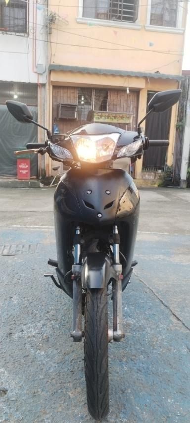 Honda Wave 100 (Category: Motorbikes for Sale) located in Quezon City. Submitted by wisehawk25 (Listing ID 1466389391, Image 1). Description: FS: Honda wave 100. 2012 model - Complete Orig papers - Open Deed of Sale - Registered til Jan 2027 - New Plate # - Good running condition (Pinapamasok) - Okimura mags - 85% tire - new leg sheild - new headlight cover - new hand grip - Power air filter - newly change oil (this week lang) - New starter issue