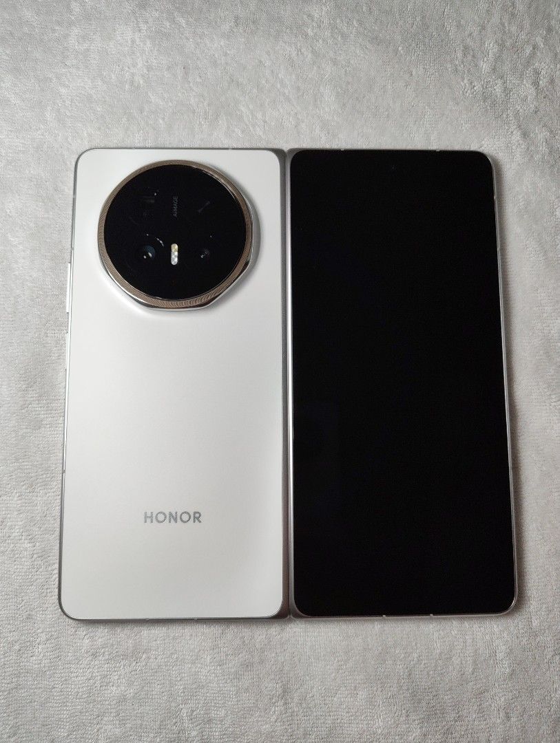 HONOR MAGIC V6 GLOBAL ROM (Category: Android Others) located in Caloocan City. Submitted by Yhangyhang (Listing ID 1466507431, Image 2). Description: FOR SALE! HONOR MAGIC V6 16GB / 512GB GLOBAL ROM OPENLINE TO ALL NETWORK BRANDNEW CONDITION 100% BATTERY HEALTH 3 CYCLE COUNT ONLY UNIT & CHARGER ONLY CHECK & TEST ALL YOU WANT MEET UP, PICK UP & COD PM! PM!.