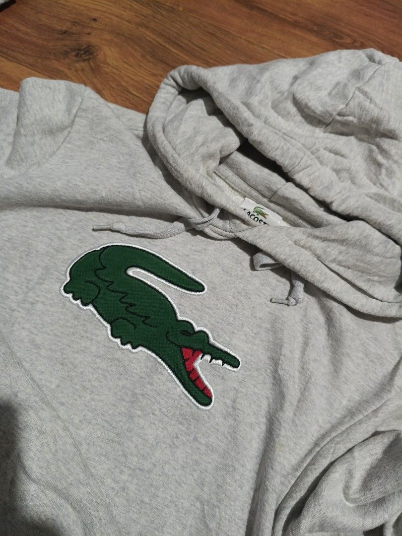 Hoodie (Category: Activewear) located in Valencia. Submitted by castilloukay_372f09 (Listing ID 1466457228, Image 3). Description: .