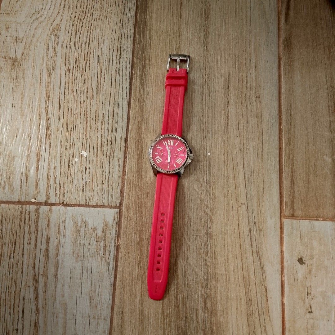 Hot Pink fossil watch authentic (Category: Women's Watches) located in Caloocan City. Submitted by serpentina (Listing ID 1466524839, Image 2). Description: as is missing stones, needs battery replacement north caloocan.