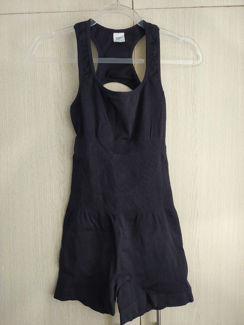 Hottie Diary Seamless Romper (Category: Rompers) located in Bacoor. Submitted by lieze (Listing ID 1466439293, Image 1). Description: used for workouts racerback black color small size.