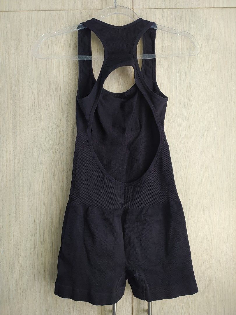 Hottie Diary Seamless Romper (Category: Rompers) located in Bacoor. Submitted by lieze (Listing ID 1466439293, Image 2). Description: used for workouts racerback black color small size.
