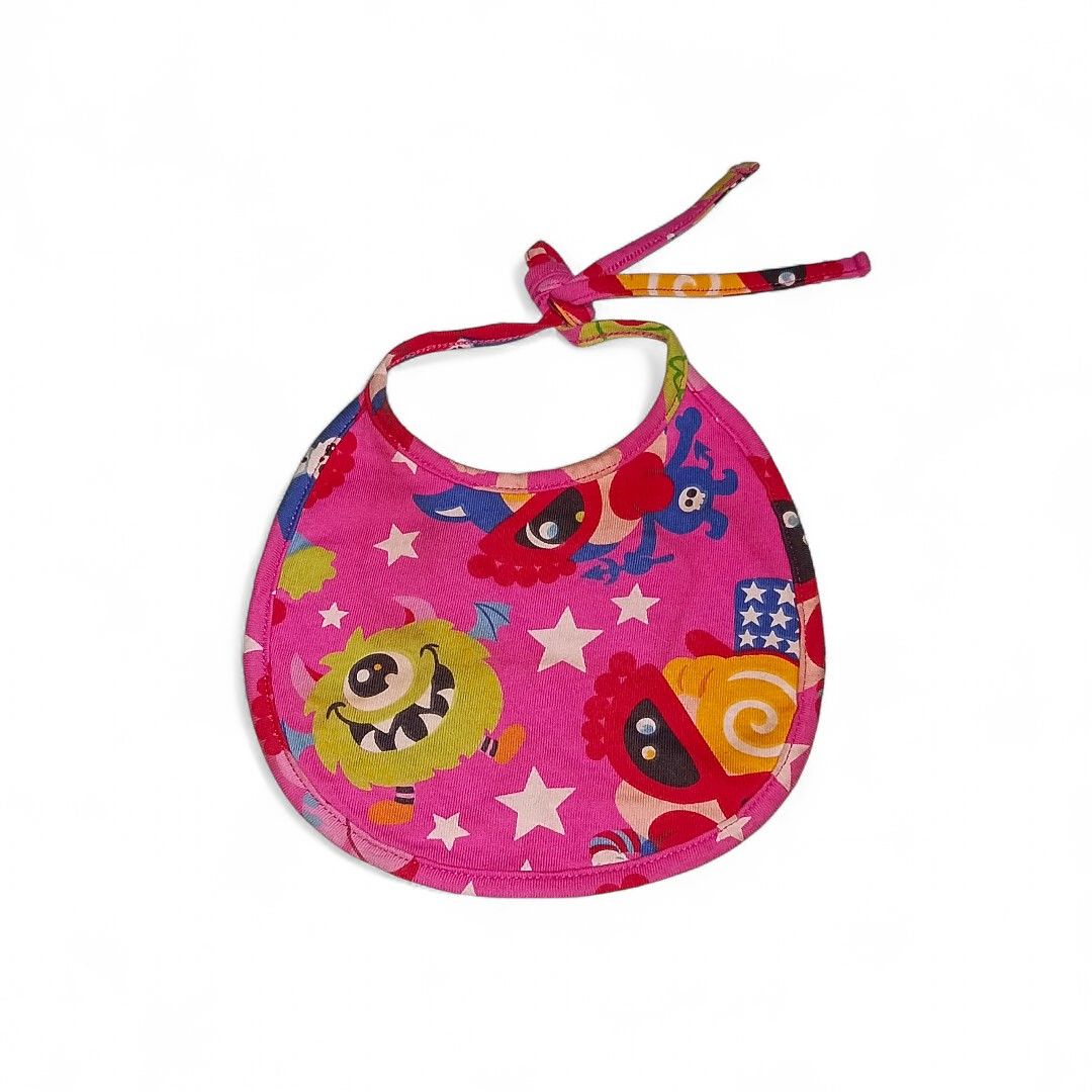 Hysteric Mini Pink Star & Character Print Bib (Category: Weaning & Toddler Feeding) located in Aliaga. Submitted by thriftkeizieee (Listing ID 1466470189, Image 1). Description: Newborn| 6cm DM ME IF INTERESTED 📩.