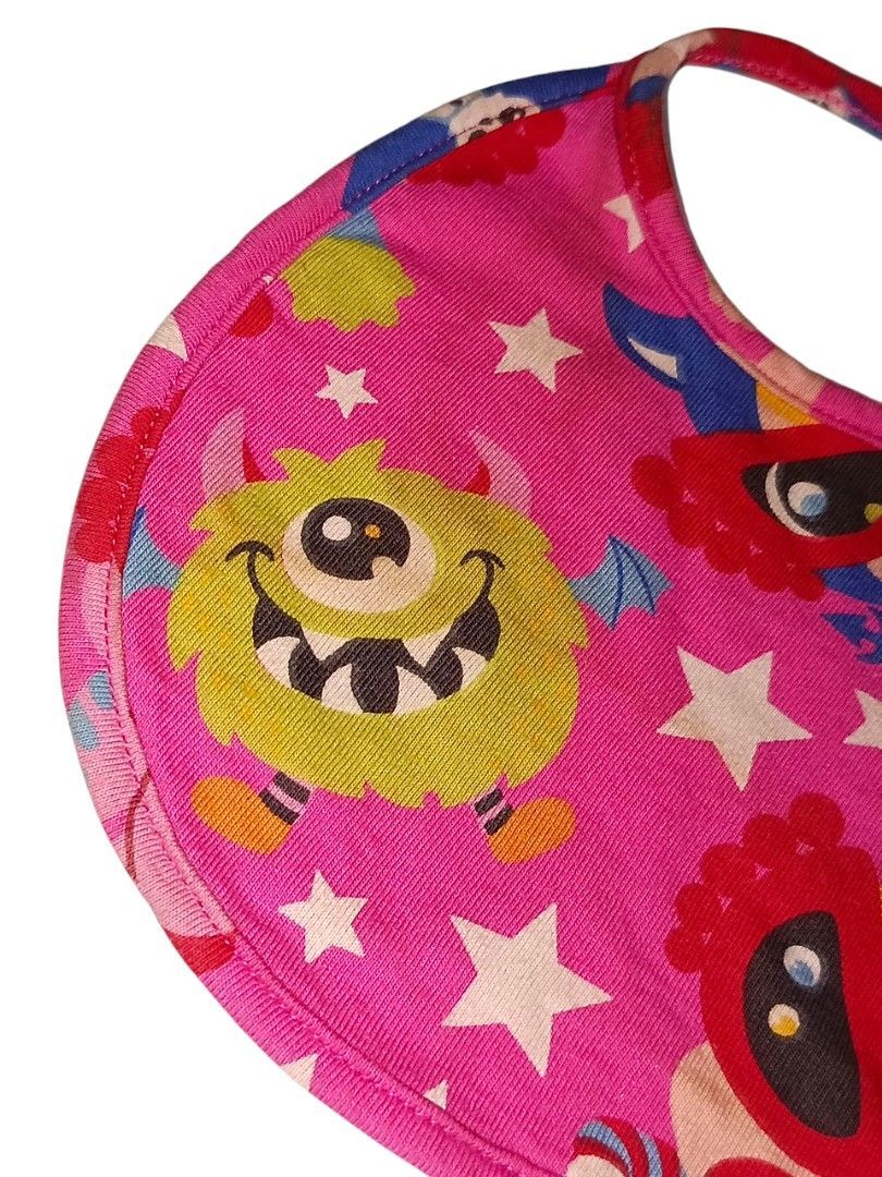 Hysteric Mini Pink Star & Character Print Bib (Category: Weaning & Toddler Feeding) located in Aliaga. Submitted by thriftkeizieee (Listing ID 1466470189, Image 3). Description: Newborn| 6cm DM ME IF INTERESTED 📩.