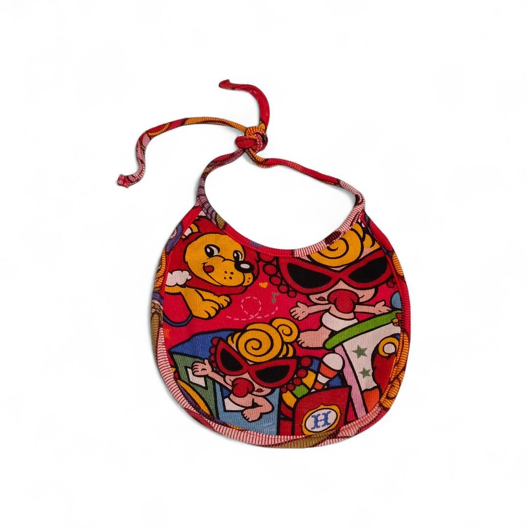 Hysteric Mini Red Multi Character Print Bib (Category: Weaning & Toddler Feeding) located in Aliaga. Submitted by thriftkeizieee (Listing ID 1466467978, Image 1). Description: Newborn|6cm🍼 DM ME IF INTERESTED.