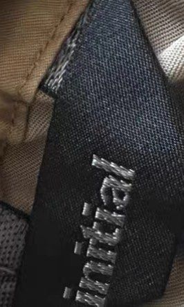 initial 卡其色拼接工人裙 吊帶裙1碼 （分類：連身裙）位於 Hong Kong。 由 treesup 提交（商品編號 1466502713，圖片 3）。簡介： 朋友寄賣initial卡其色拼色工人裙，兩邊唔同色設計，好有心思。側邊有拉鏈同埋袋，腰位有橡筋，好舒服易襯。質地好挺身，身形遮肉一流。。