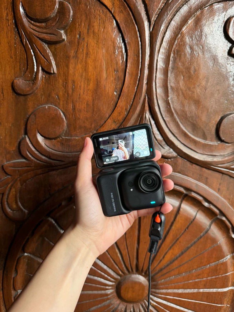 Insta360 GO Ultra Creator Bundle (Category: Video Cameras) located in Caloocan City. Submitted by recyclomanila (Listing ID 1466468196, Image 2). Description: - Item: Insta360 Go Ultra Creator Bundle - Storage: Includes 256GB memory card (worth 3,000 PHP) - Age & Reason: 5 months old, selling due to an upgrade - Condition: Fully functional, great for underwater shots up to 10ft - Inclusions: Complete accessories, box, and all mounts - Value: Orig