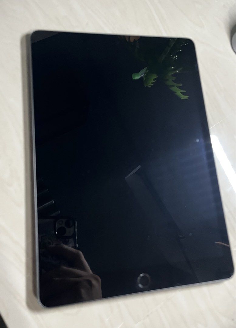 Ipad 9th gen (Category: Laptops & Notebooks) located in Manila. Submitted by emmanuel.991 (Listing ID 1466551869, Image 2). Description: Student Owned rfs: Upgrade • iPad 9th Gen • 64GB • Good condition • No hidden issues • Wifi • Wbox and Charger.