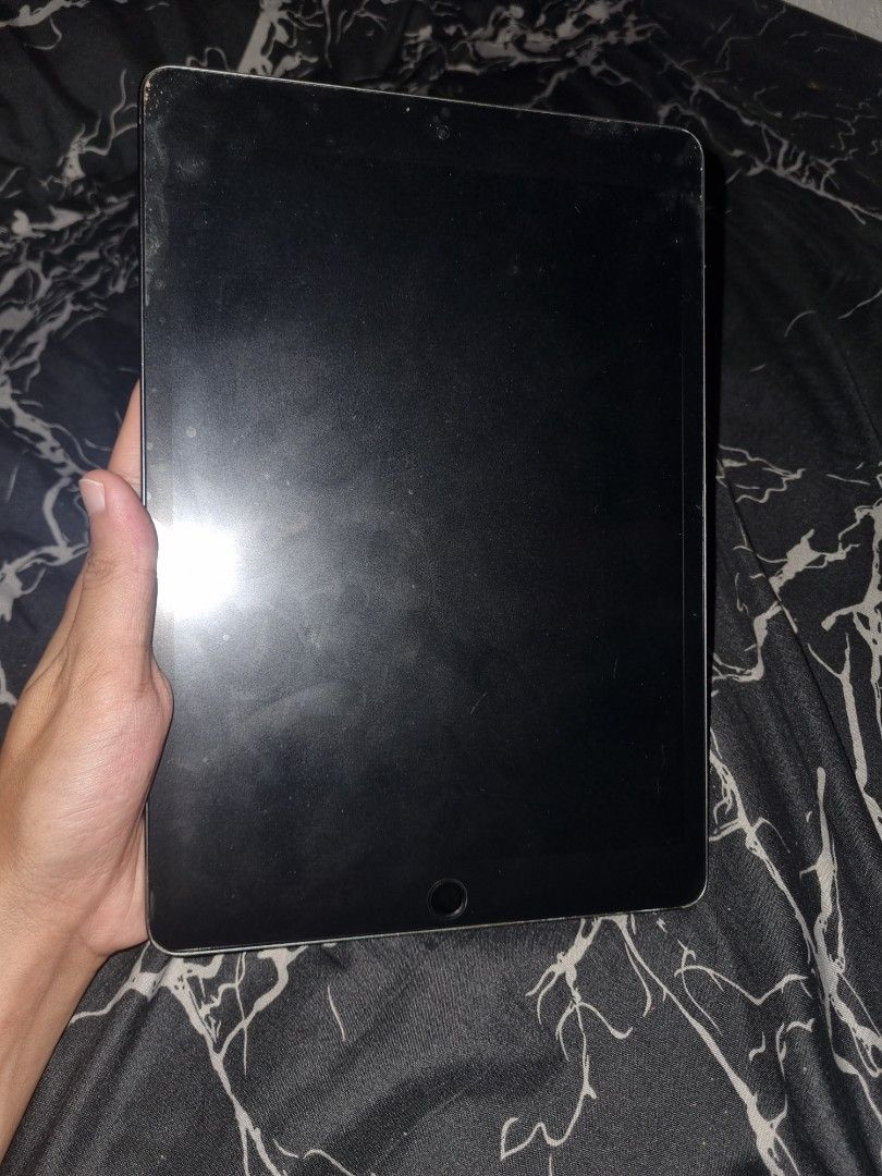 Ipad 9th Generation (Category: iPad) located in Manila. Submitted by bravehawk.b028e2 (Listing ID 1466474418, Image 2). Description: Ipad 9th Gen 64GB 10.2 Inch A13 Bionic Chipset IOS 27 Issue at the last pic.