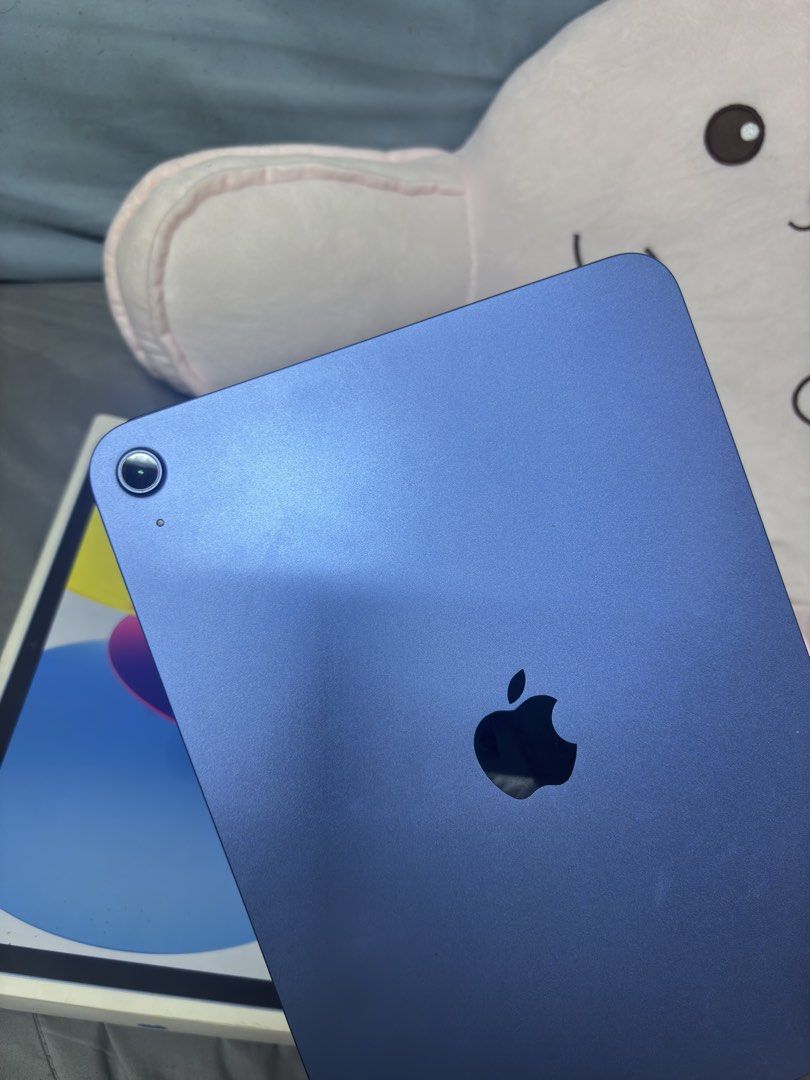 Ipad A16 128GB 11th Generation (Category: iPad) located in Quezon City. Submitted by rnn.gnzlz (Listing ID 1466478953, Image 3). Description: For Sale: iPad (11th Gen) 128GB- Blue ₱21,500 Condition: Like New / Pristine Condition Apple Limited Warranty until Nov 2026 Battery Health: 94% (Cycle Count: 134) No issue/No hidden issue Box & Case 📍Quezon City.