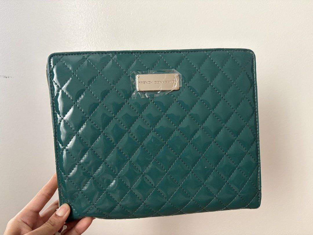 IPAD case (Category: Laptop Bags & Sleeves) located in Manila. Submitted by cassyandco. (Listing ID 1466342834, Image 1). Description: - Brand: French Connection - Color: Dark green with a trendy patent glossy finish - Exterior: Quilted design with metal logo plate .