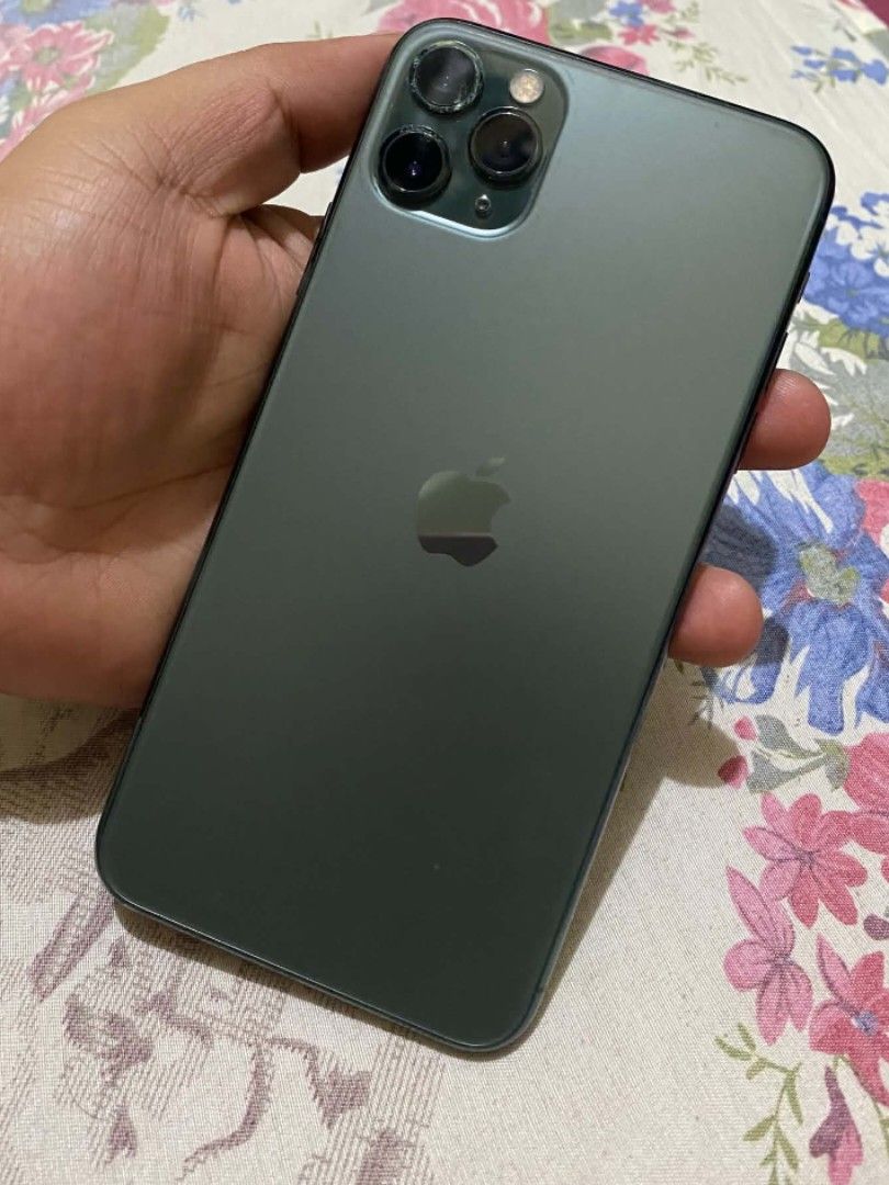 iPhone 11 Pro Max 256GB FU (Category: iPhone 11 Series) located in Pasig City. Submitted by rafmarc (Listing ID 1466533178, Image 1). Description: iPhone 11 Pro Max 256GB SELLING PRICE:13800PHP NEGO SWAP TO YOUR? Add ka cash Details: IOS 27 already Battery health 73% makunat parin Face ID and truetone working No hidden issues Replaced oledscreen not a typical led screen and pinalit kaya maganda parin ang screen Package? Unit case and 20watts char
