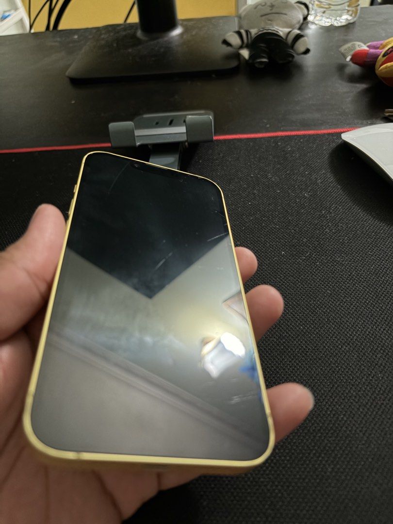 Iphone 14 Basic, Iphone 14 Base, 128gb (Category: iPhone 14 Series) located in Kuala Lumpur. Submitted by bentobaim (Listing ID 1466499080, Image 2). Description: Jangan Risau Abang Jujur Dik. Screen ade kesan calar sikit. Ade bekas ware and tare dekat side rim. Nego Sampai Let go. Extra Note : FACE ID - Ok Battery - 79% Camera Lens - Alhamdulillah Takde kesan calar Screen - Ade kesan calar sikit macam dalam gambar.