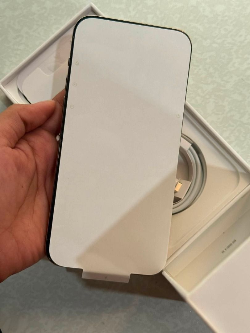 Iphone 14 pro max (Category: iPhone 14 Series) located in Caloocan City. Submitted by swiftmountain_79751b (Listing ID 1466420818, Image 3). Description: 15k nalang Brandnew. Inopen lang to check. Globe lock means globe tm lng pwde na sim. All goods brandnew.