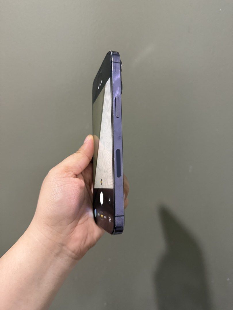 Iphone 14 Pro Max (Category: iPhone 14 Series) located in Manila. Submitted by thedivinegrace (Listing ID 1466460540, Image 3). Description: USA variant - Esim only - can store up to 8 sim/numbers Replaced lcd from usa- sa iphone unit mismo — no difference from the original lcd (u can bring an iPhone para ma compare yung lcd for your peace of mind) Newly replaced battery worth 4k - Back to 100% na yung battery Issue: Not charging sa pin na. Will 