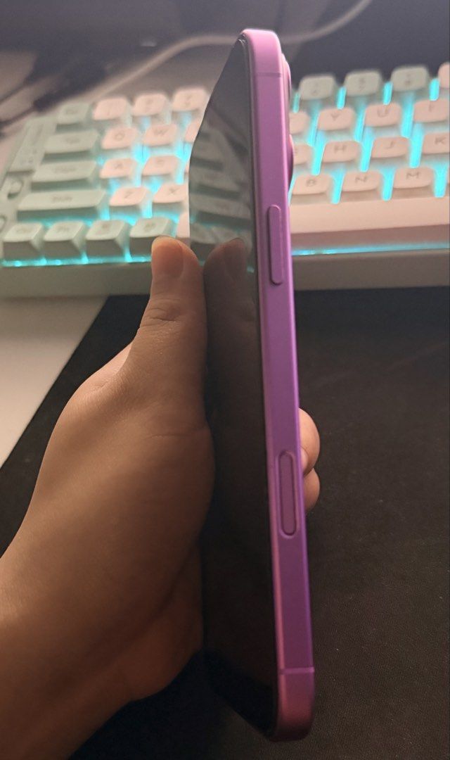 Iphone 16 Plus 512GB (Category: iPhone 16 Series) located in Quezon City. Submitted by carlidelacruz92 (Listing ID 1466369429, Image 3). Description: Model: iPhone 16 Plus Color: Pink Storage: 512GB capacity 🔋 Battery Health: 89% (holds a strong charge all day!) ✨ Condition: Super minimal scratches, overall excellent shape 🔧 Repair History: 100% Original / Never been repaired (All factory original parts!) 💰 Price: (Slightly negotiable for seri