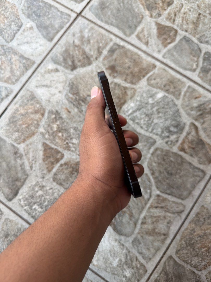 Iphone 16e 128gb (Category: iPhone 16 Series) located in Manila. Submitted by tosh.na (Listing ID 1466369341, Image 3). Description: .