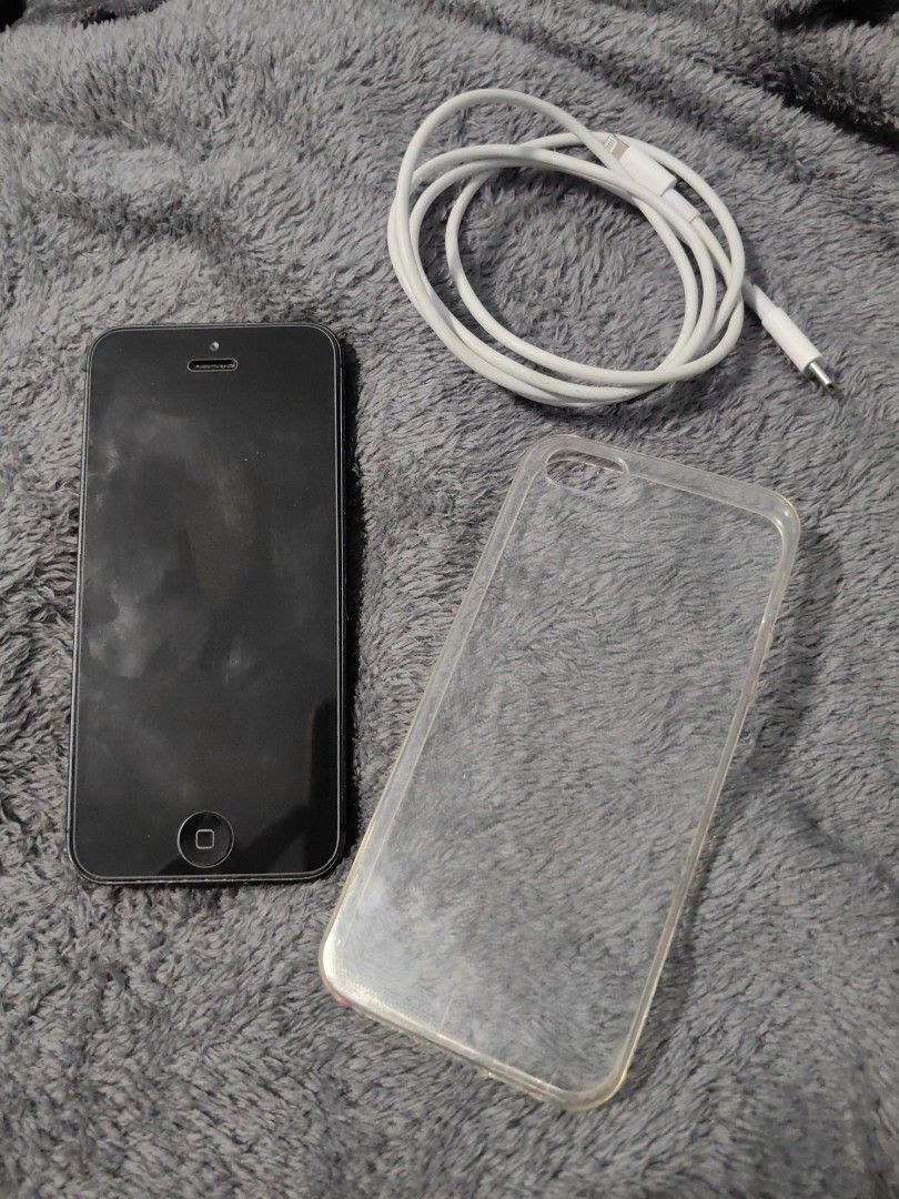 Iphone 5 (Category: Others) located in Santa Rosa. Submitted by daneseraphimbelen (Listing ID 1466476767, Image 2). Description: with charger and phone case.