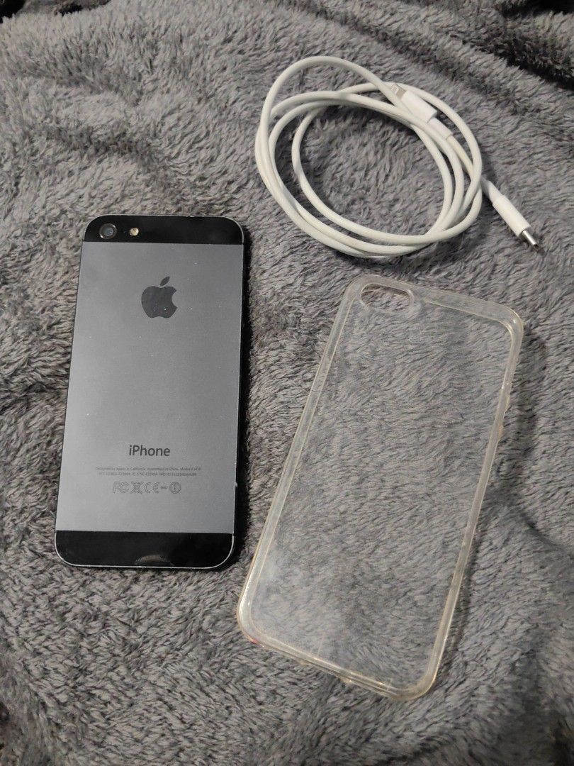 Iphone 5 (Category: Others) located in Santa Rosa. Submitted by daneseraphimbelen (Listing ID 1466476767, Image 1). Description: with charger and phone case.