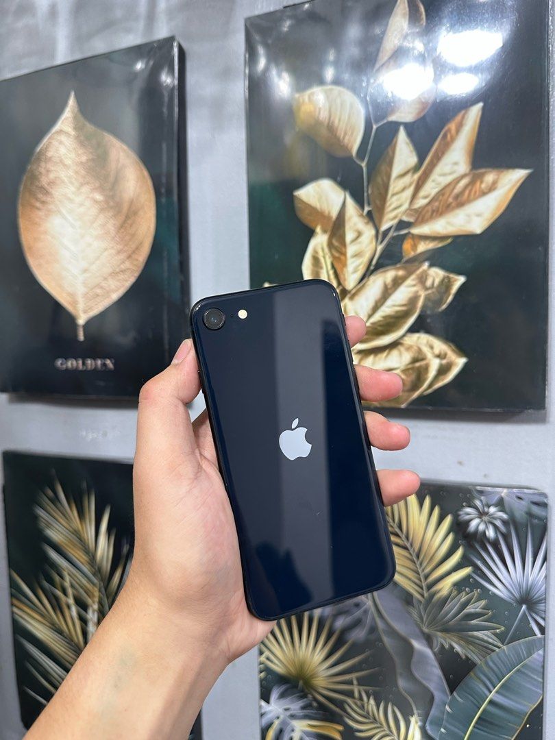 iPhone SE 3rd Gen (Category: iPhone SE Series) located in Manila. Submitted by Drewy (Listing ID 1466502346, Image 2). Description: For Sale 8.5k or Swap iPhone SE 3rd Gen ( Black ) 64GB, Any Sim. NTC Approved 91BH, IOS 26.6.2 No Issue, Makinis With Original Box & Case Only Installed Privacy Tempered Glass.