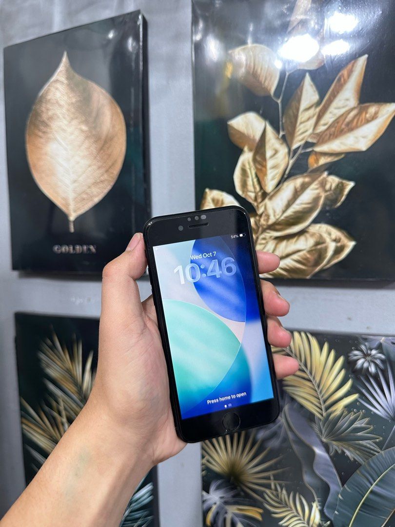 iPhone SE 3rd Gen (Category: iPhone SE Series) located in Manila. Submitted by Drewy (Listing ID 1466502346, Image 3). Description: For Sale 8.5k or Swap iPhone SE 3rd Gen ( Black ) 64GB, Any Sim. NTC Approved 91BH, IOS 26.6.2 No Issue, Makinis With Original Box & Case Only Installed Privacy Tempered Glass.