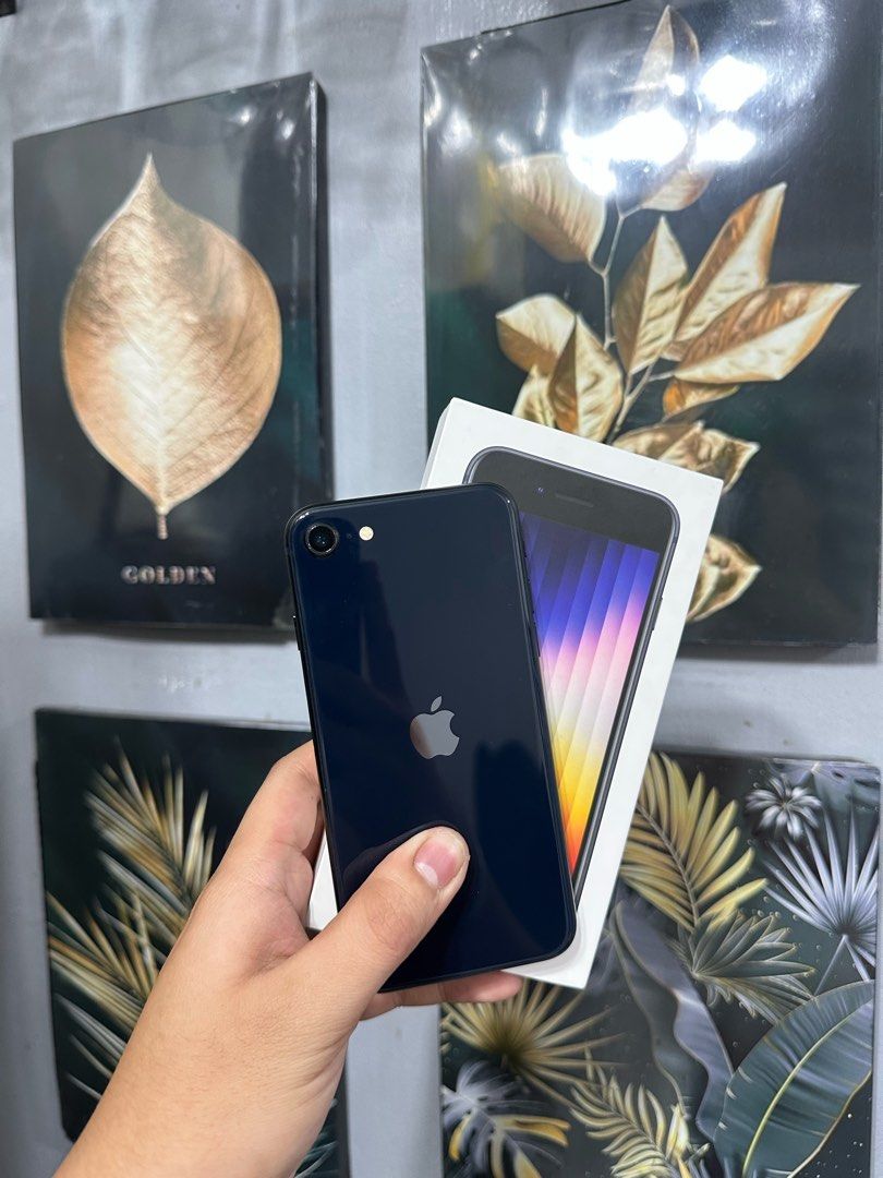 iPhone SE 3rd Gen (Category: iPhone SE Series) located in Manila. Submitted by Drewy (Listing ID 1466502346, Image 1). Description: For Sale 8.5k or Swap iPhone SE 3rd Gen ( Black ) 64GB, Any Sim. NTC Approved 91BH, IOS 26.6.2 No Issue, Makinis With Original Box & Case Only Installed Privacy Tempered Glass.