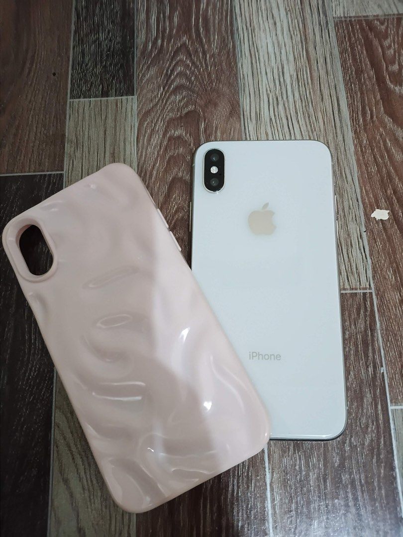 Iphone X (Category: iPhone X Series) located in Manila. Submitted by chad_gabriel25 (Listing ID 1466465734, Image 2). Description: Meet up or pick up 4750php with free 2 cases and tempered glass ✅️100% bh ✅️any sim working / factory unlocked ✅️sobrang kinis ng screen ✅️front cam and back cam sobrang linaw ✅️unli reset ✅️64gb ✅️inclusion: unit, case no truetone no face id and minimal scratches other than that all working.