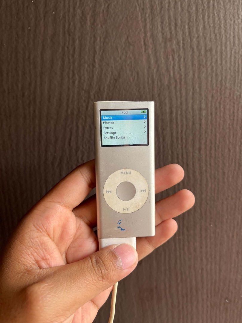 Ipod nano 2nd gen (Category: Portable Music Players) located in Quezon City. Submitted by all_about_retro (Listing ID 1466453435, Image 2). Description: Take all Ipod nano 2nd gen 1gb & 2gb Both working Good lcd Good clickwheel Slightly makinis Issue: dead battery Pickup.