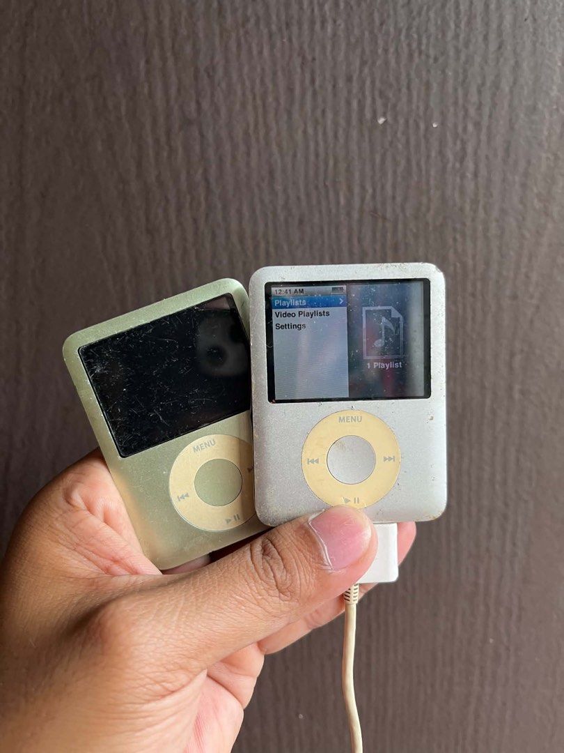 Ipod nano 3rd gen (Category: Portable Music Players) located in Quezon City. Submitted by all_about_retro (Listing ID 1466453032, Image 1). Description: 2pcs Ipod nano 3rd gen Both 8gb Silver working Good lcd Good clickwheel Back plate angat Issue: dead battery green no power Makinis front & backplate Pickup.