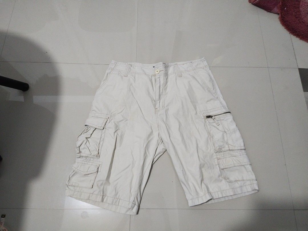 IRON CO CARGO SHORTS (Category: Shorts) located in Tagaytay City. Submitted by dcthrifts (Listing ID 1466453865, Image 2). Description: SIZE 34.
