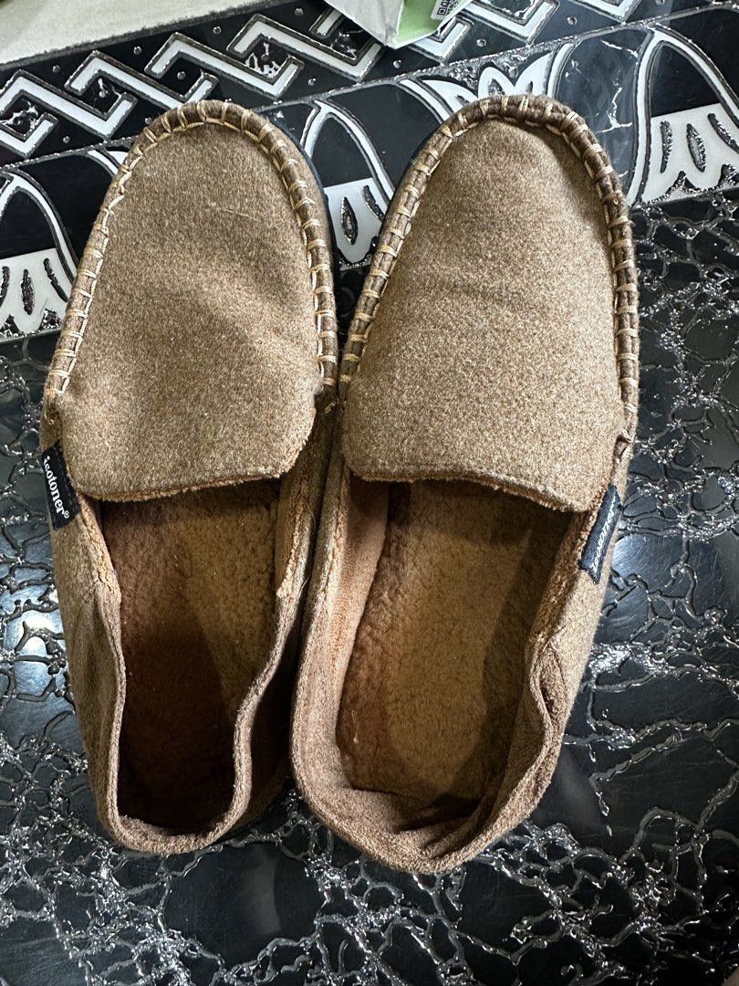 Isotoner Men’s Moccasin Slippers (Category: Casual Shoes) located in Quezon City. Submitted by nhamaq (Listing ID 1466357446, Image 2). Description: FOR SALE: Isotoner Men’s Moccasin Slippers 🤎 Comfortable Isotoner men’s slip-on moccasin slippers in classic brown. Soft and cozy inside with a durable rubber sole—great for lounging at home or light outdoor use. Size: US 8–9 / EU 39–40 / UK 7–8 ✔️ Soft, comfortable interior ✔️ Easy slip-on design ✔