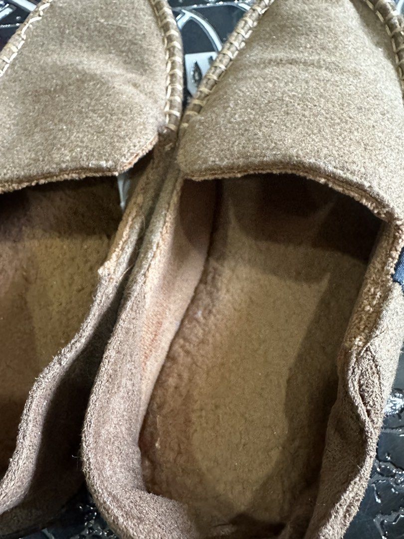 Isotoner Men’s Moccasin Slippers (Category: Casual Shoes) located in Quezon City. Submitted by nhamaq (Listing ID 1466357446, Image 3). Description: FOR SALE: Isotoner Men’s Moccasin Slippers 🤎 Comfortable Isotoner men’s slip-on moccasin slippers in classic brown. Soft and cozy inside with a durable rubber sole—great for lounging at home or light outdoor use. Size: US 8–9 / EU 39–40 / UK 7–8 ✔️ Soft, comfortable interior ✔️ Easy slip-on design ✔