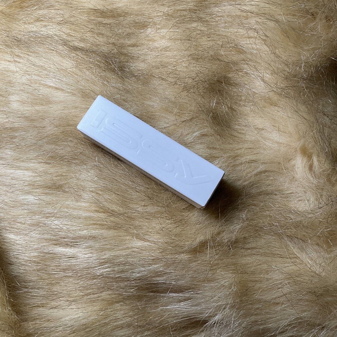 Issy Glitter Suspension Stick (Parade) (Category: Makeup) located in Manila. Submitted by randomlyyoursph (Listing ID 1466519888, Image 2). Description: Reason for sale: Decluttering (in other word, madami na po me gamit, ayaw ko ma expired sila dahil tinatambak ko lang sila, gets?) THIS IS ORIGINAL, ORIGINAL TALAGA AS IN! SF NOT INCLUDED EXP: 2028 Info: A water-based shimmer stick that swipes on smoothly to deliver instant, multidimensional spar