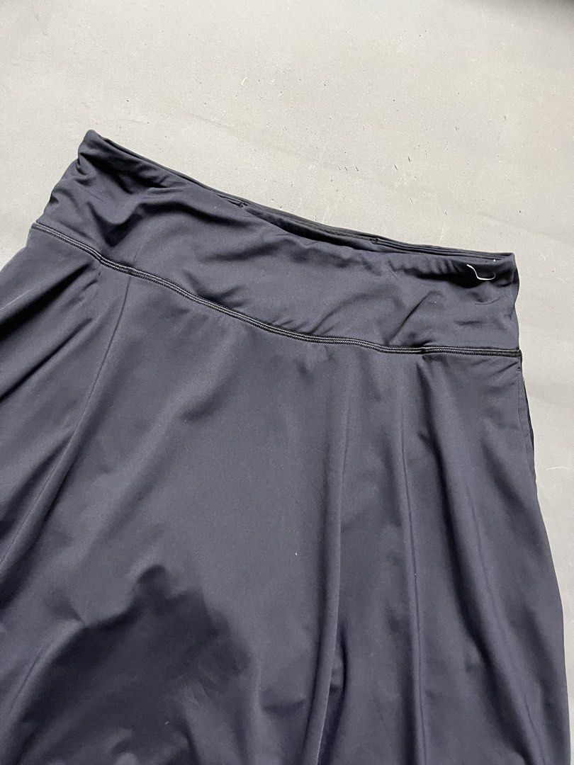 IUGA TENNIS SKORT (Category: Activewear) located in Quezon City. Submitted by kentstuff (Listing ID 1466438217, Image 2). Description: IUGA TENNIS SKORT Size L On Tag Waist: 30-42 Length: 21 Condition: Excellent CR: 9/10 Issue: ❌ DISCLAIMER: This is a thrifted item. All brands, logos, and trademarks belong to their rightful owners. We’re here to rehome great pieces — no brand affiliation intended.