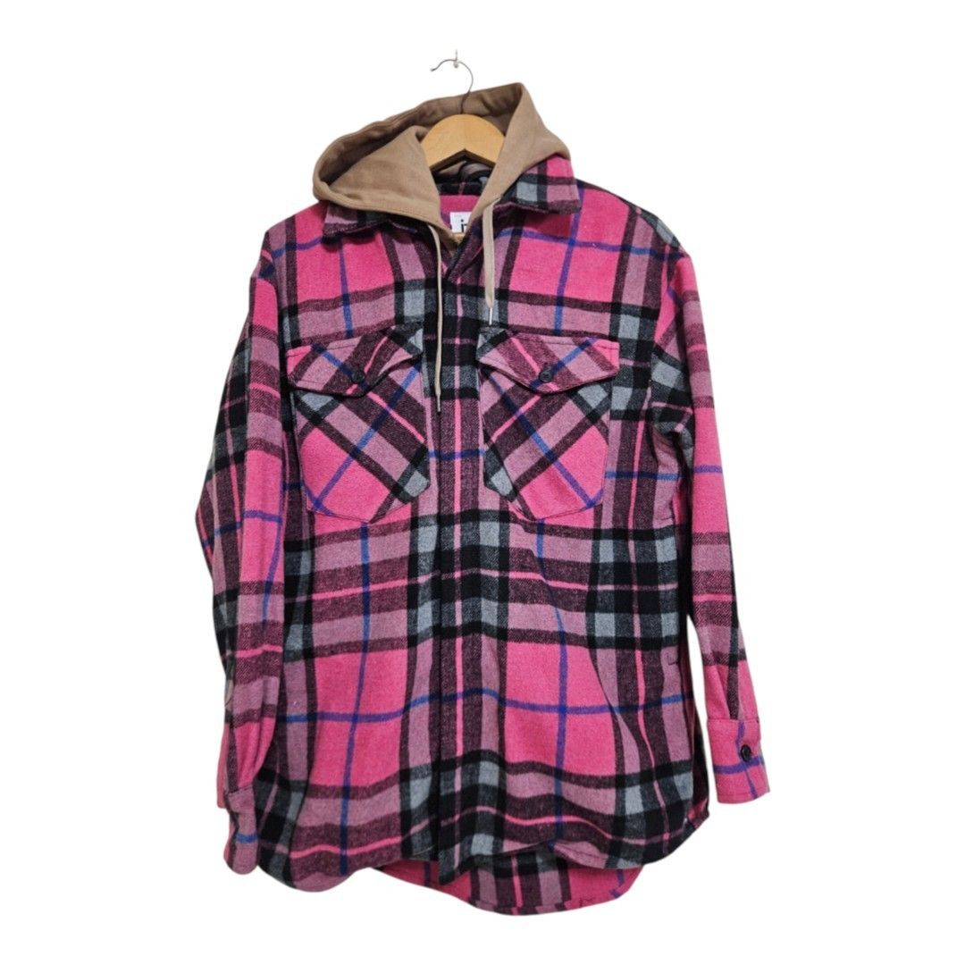 Izzue plaid flannel jacket (Category: Coats, Jackets and Outerwear) located in Baguio. Submitted by fadexquisite (Listing ID 1466451078, Image 1). Description: Izzue plaid flannel jacket Xs on tag fits large 28x23 Excellent condition 900 plus ship fee.