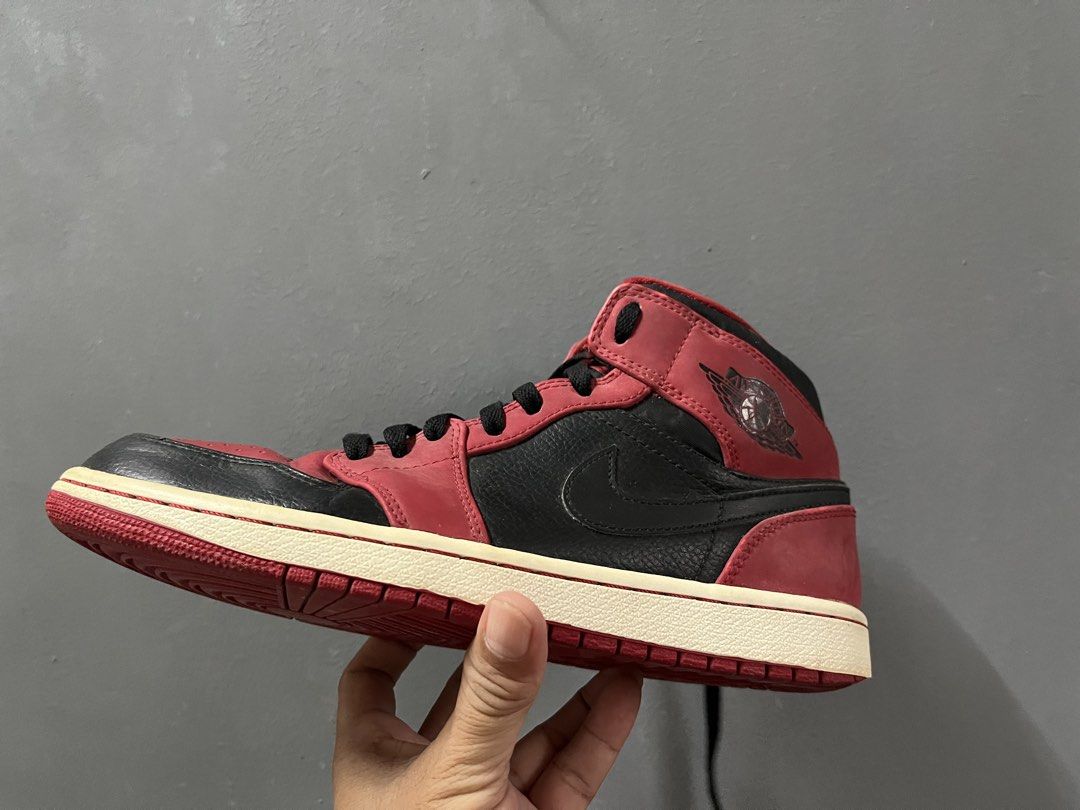J1 jordan shoes (Category: Sneakers) located in Dipolog. Submitted by jaydichos (Listing ID 1459211142, Image 1). Description: - Classic Air Jordan 1 High-tops - Iconic red and black colorway - Black laces - White soles with red trim - Essential for any sneaker collection - Great for everyday casual wear.