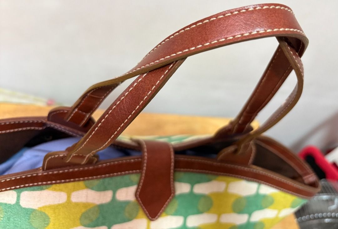 Asymetrical Shaped Leather Tote Bag (Category: Tote Bags) located in Marikina City. Submitted by thrifty_trinkets_by_anais (Listing ID 1466449588, Image 2). Description: 🌸 Selling own preloved/brand new items for less - EVERYTHING is negotiable as long as REASONABLE in price 🤗 🙏🏻 Please also check my account for more marked down items 🫶 📍Marikina near S&R/Uniqlo 💳 Maribank/Maya/Gcash 🏍️ Grab/Lalamove/J&T (by schedule) 🗓️ Offers/Reservati