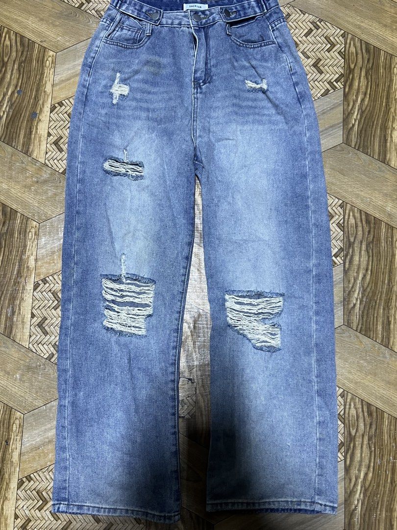 JMEXLAB Distressed Light Blue Denim Jeans (Category: Jeans) located in Manila. Submitted by jj0451315 (Listing ID 1466388419, Image 1). Description: - Brand: JMEXLAB - Wash: Light denim with classic fading - Fit: High waist with straight leg - Details: Distressed rip details on both legs, double button front closure - Condition: Great everyday staple piece.