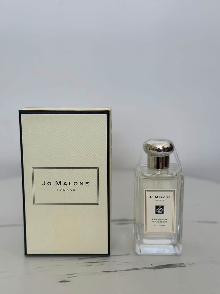 Jo Malone English Oak & Hazelnut Cologne (Category: Fragrance & Deodorants) located in Manila. Submitted by coachphilippines__ (Listing ID 1466445813, Image 1). Description: - Authentic Jo Malone London English Oak & Hazelnut Cologne - Bottle Size: 100ml - Includes original cream and black gift box - Scent Profile: Woody and nutty - Condition: Clear glass bottle with silver cap, label completely intact - Storage: Properly stored away from direct 