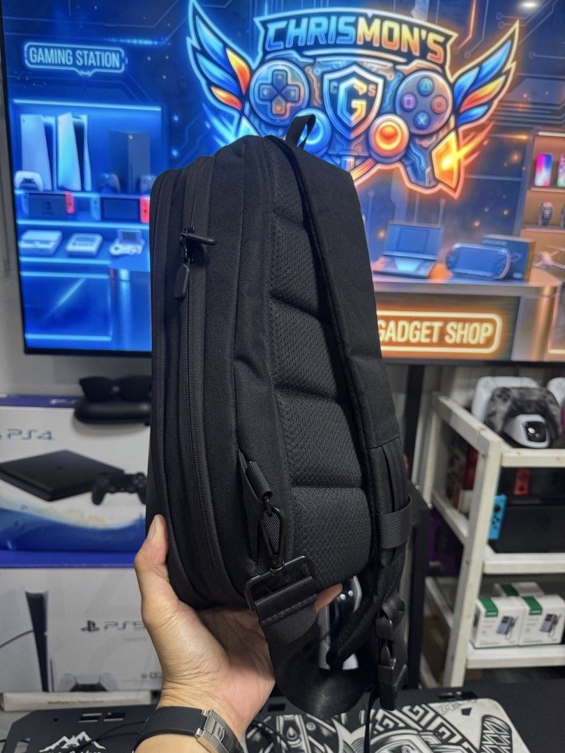 JSAUX Shoulder Sling Bag With Hard Front Shell Compatible with: Steamdeck, Rog Ally, Nintendo Switch (Category: Cases & Covers) located in Valenzuela. Submitted by chrismon25 (Listing ID 1466443621, Image 2). Description: JSAUX Shoulder Sling Bag With Hard Front Shell Compatible with: Steamdeck, Rog Ally, Nintendo Switch P1,100 only👌🏻 (Original Price P1,990) Slightly Used No Damage Location: Valenzuela.