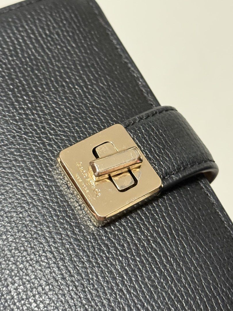 Kate Spade Medium Wallet (Category: Wallets & Card holders) located in San Fernando. Submitted by annieprelovedshop (Listing ID 1466499574, Image 2). Description: 💯 ORIGINAL!.