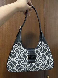 (Category: ) located in . Submitted by annieprelovedshop (Listing ID 1466499360, Image 1). Description: .